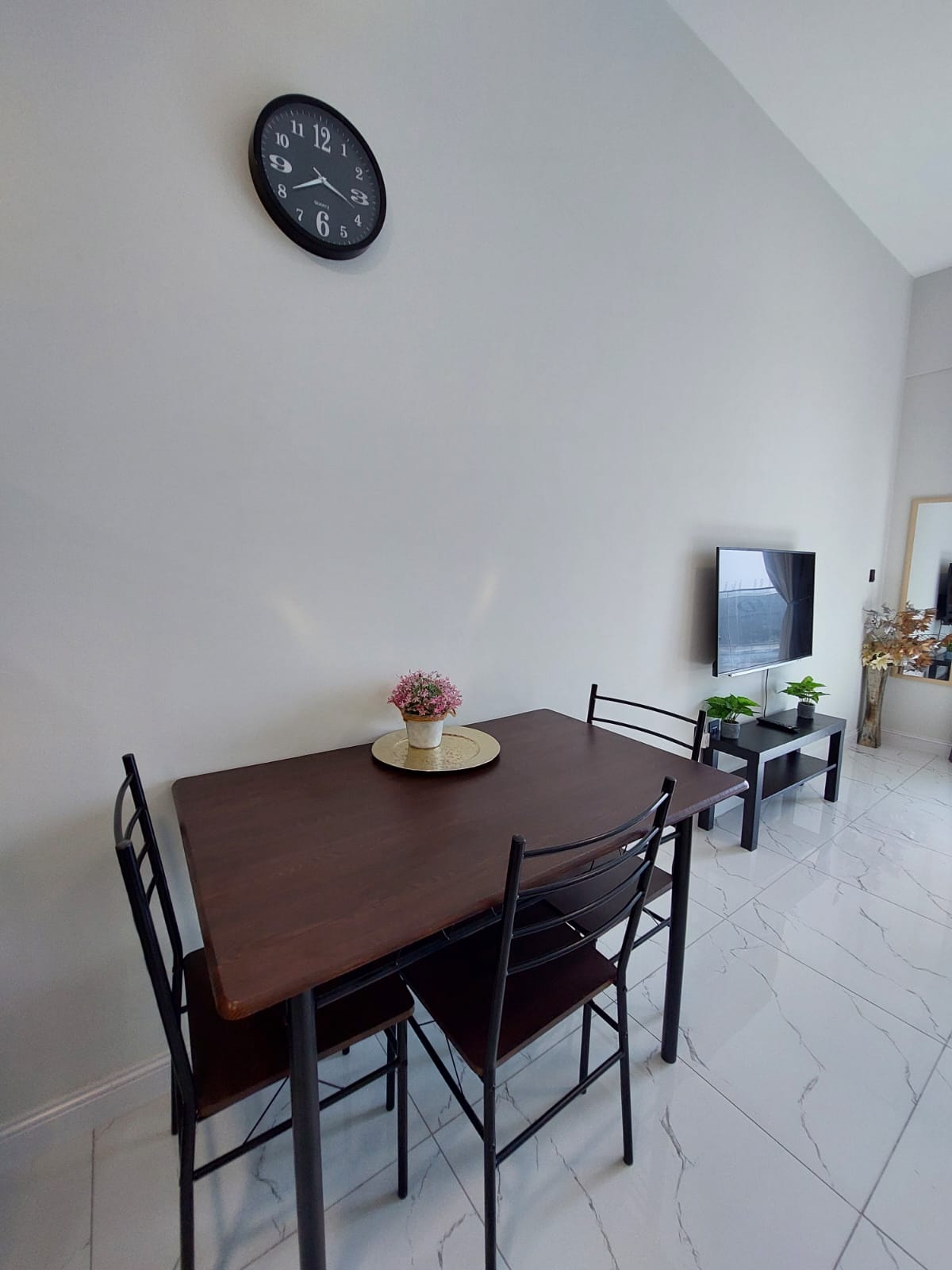 Alexis Tower property photo 2